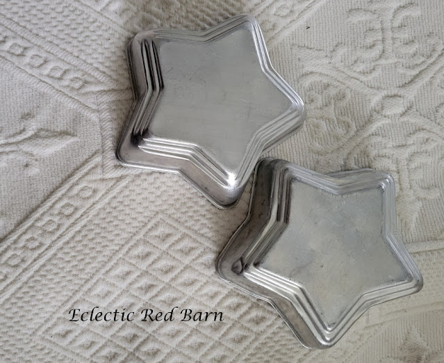 Molds, Blocks and Trees. Share NOW. #christmas, #molds, #Christmasdecor, #blocks, #trees, #eclecticredbarn